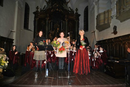 Koncert s Bárou Basikovou 19.4. 2012 v Sokolově, kostel sv. Jakuba